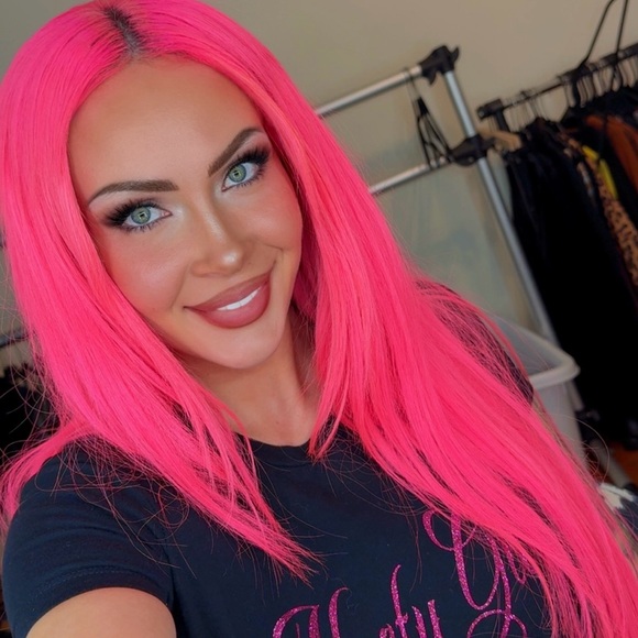 IN-YOUR-FACE FASHION.
CURATED WITH INTENTION. ♥︎ - Picture 3 of 4